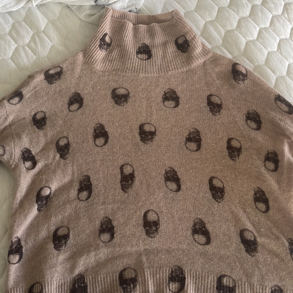 Skull Cashmere high neck. Size small